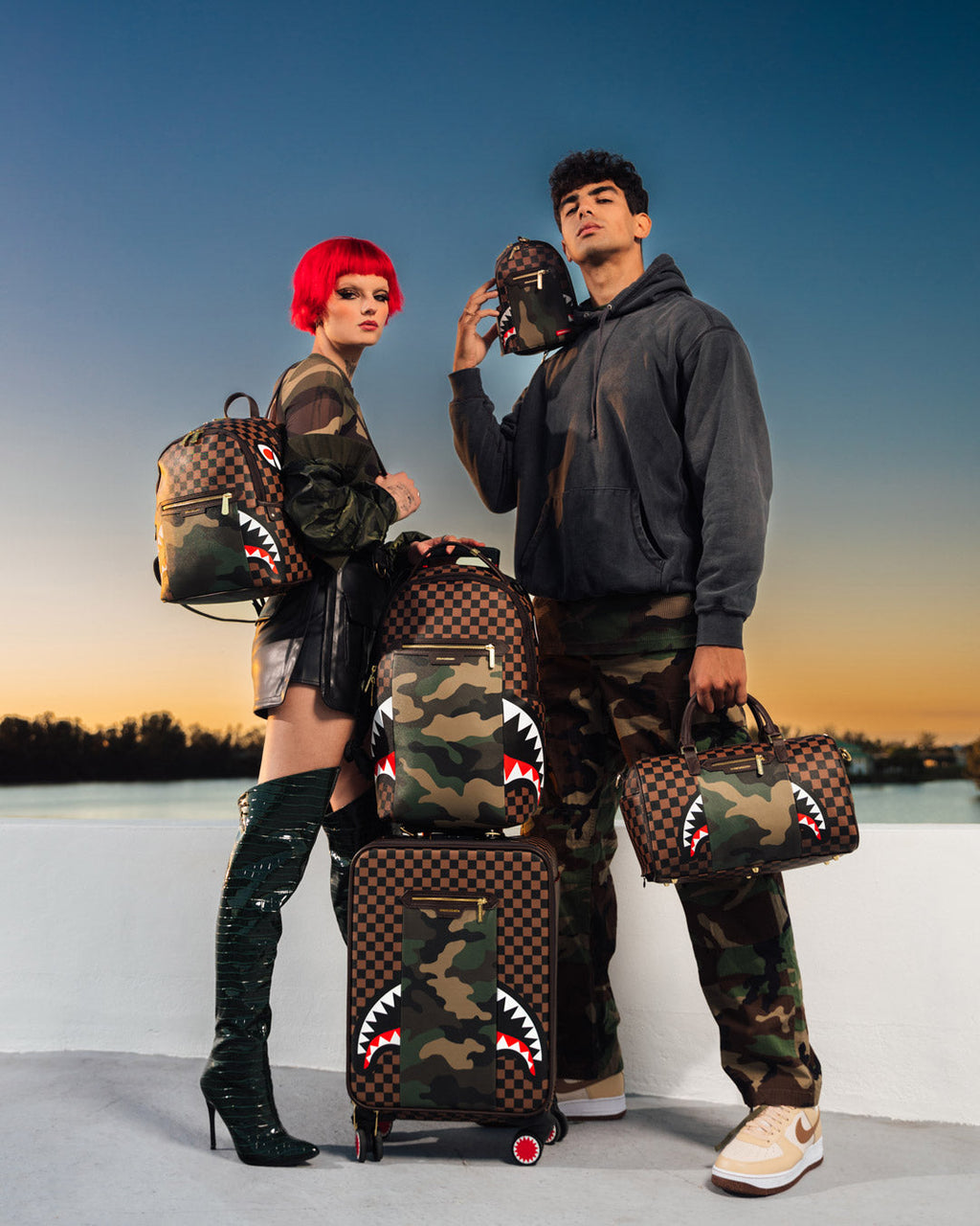 EXTERIOR GOLD ZIP POCKET SHARKS IN PARIS SAVAGE BACKPACK